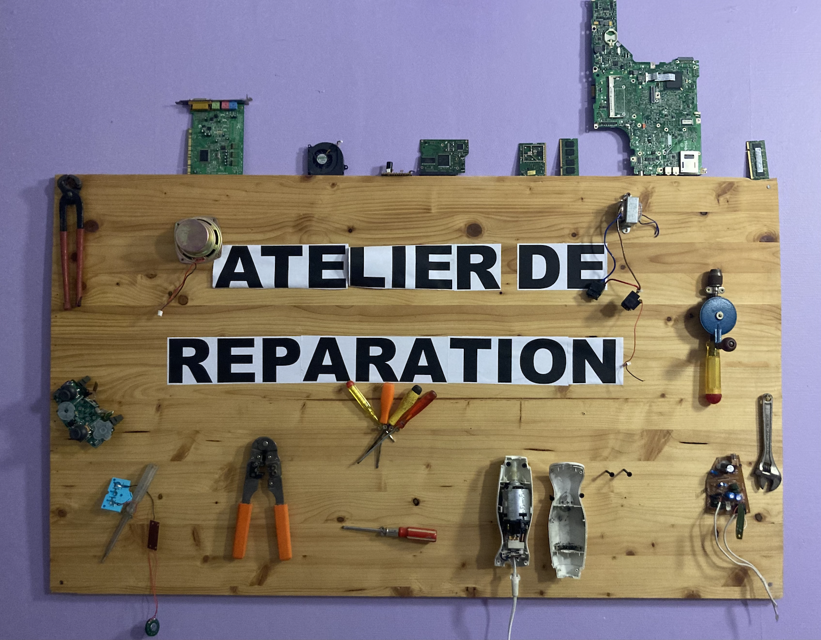 La BOM’s Repair Cafe is open twice a week and is open to all of its members. Credit: Shareable