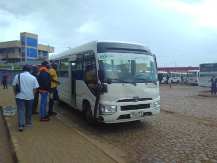 A bus from the Remera Transport Co-operative picking up passengers.