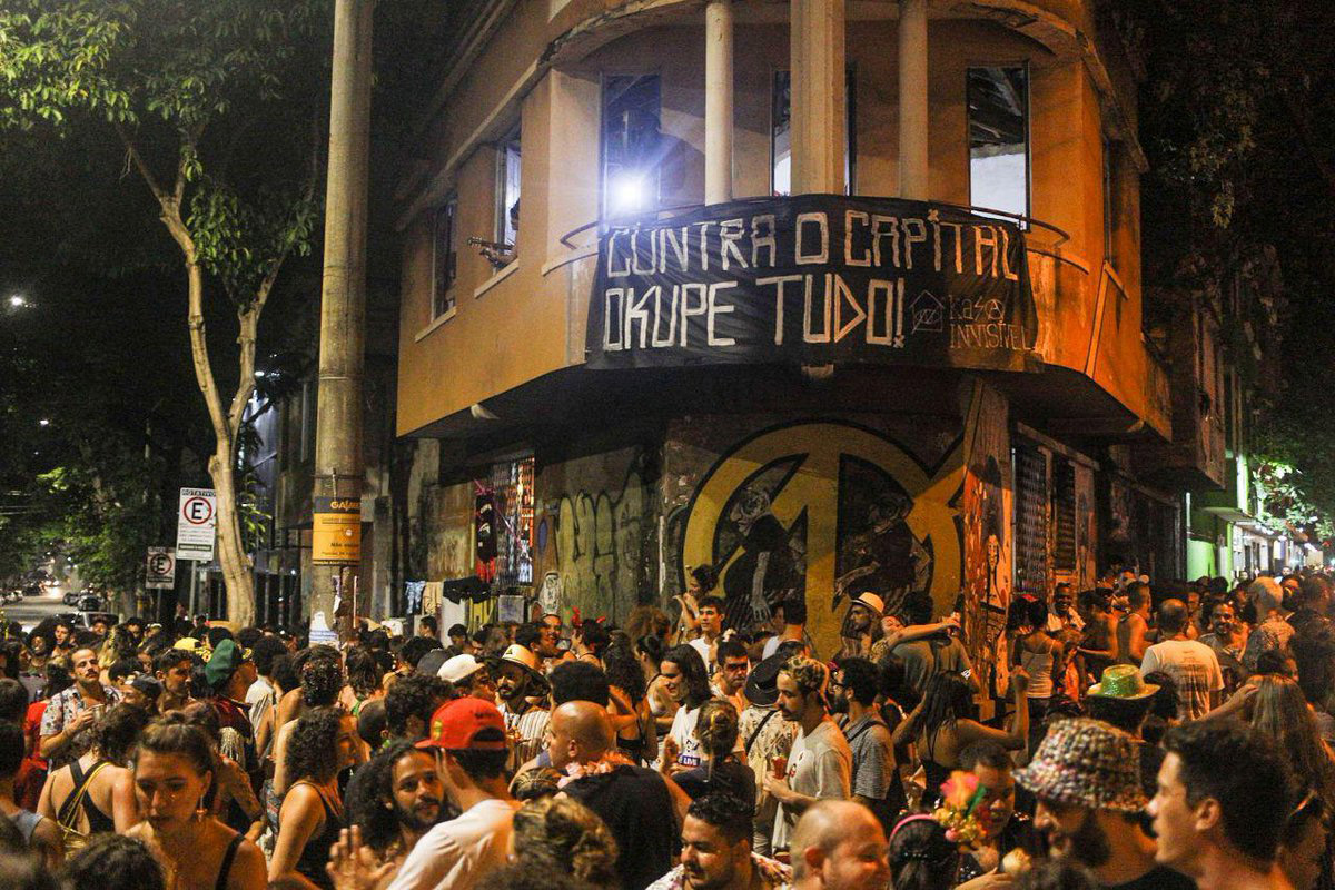 A music performance during one of the 2019 Carnival gatherings at Kasa Invisível.