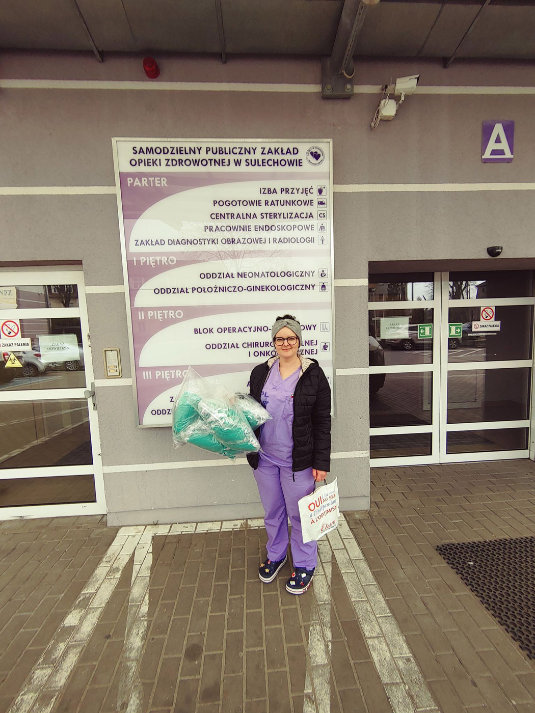 A Visible Hand activist from a local group in Zielona Gora supporting the local hospital.