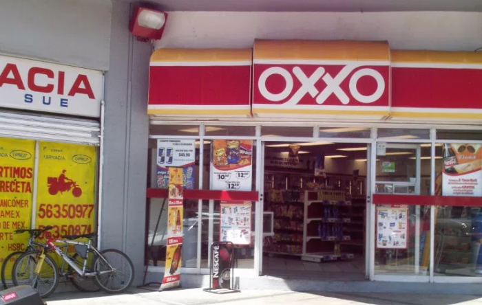 Oxxo, the largest convenience store chain in Mexico, advertises sales on Coca Cola, Frito Lay Chips, Red Bull, and Nescafe. Photo by Juanscott, Wikimedia Commons.