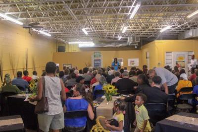 Malik Yakini addressing a meeting for the Detroit People’s Food Co-op. (Denerio Watkins)